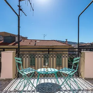  Appartement Squared Head-apartment With Terrace In